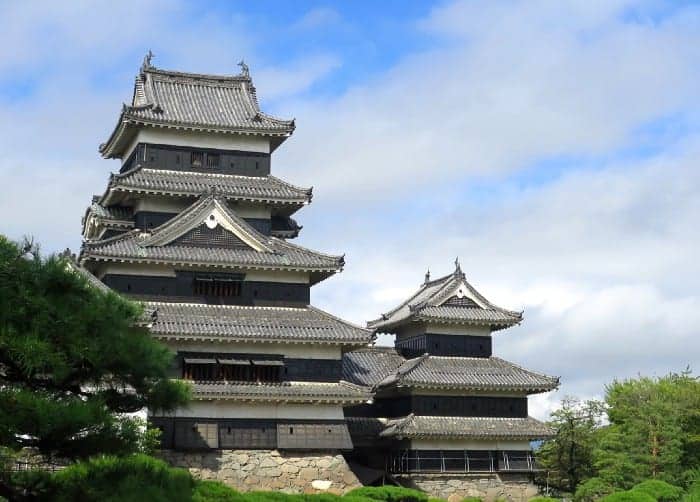 Shogun Stronghold: Samurai Castles in Japan - Travelogues from Remote Lands