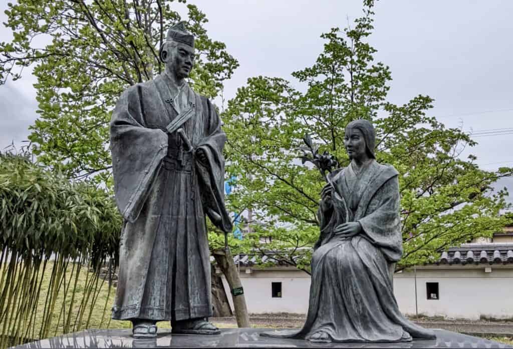 Hosokawa Gracia seated beside her husband, Tadaoki.