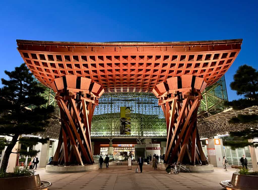 Kanazawa station is fronted by a huge gate with pillars resembling the hand drums used in Noh theater.